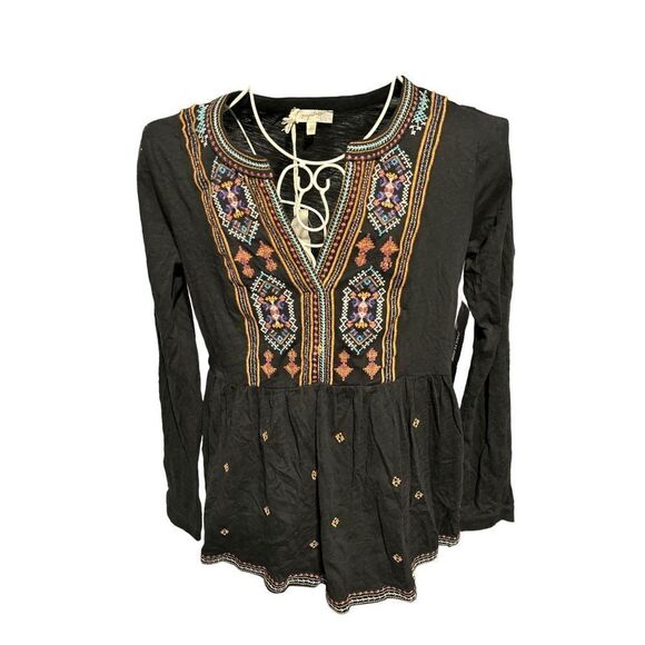 NEW WITH TAGS Mystree Size small Black Embroidered Split Neck Top - Picture 1 of 4